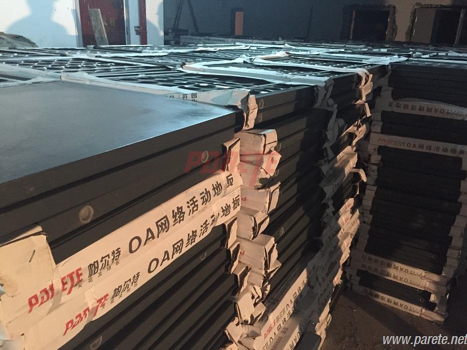 Steel raised floor with independent support